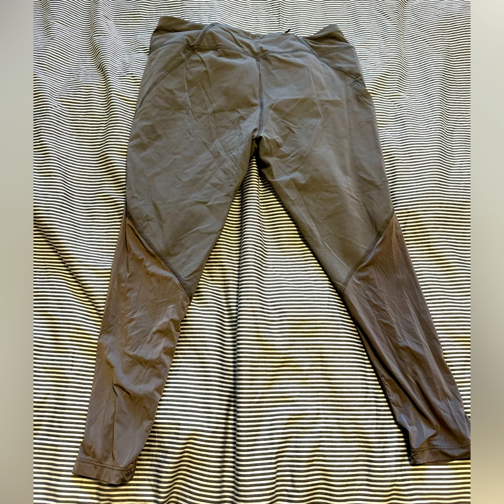Nike 3/4 capri dri fit leggings with pocket